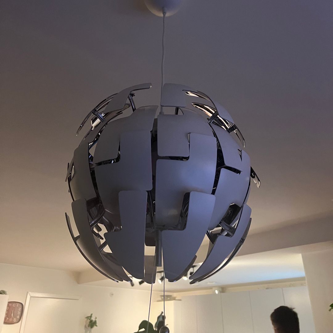 «Ufo» lampe fra ikea