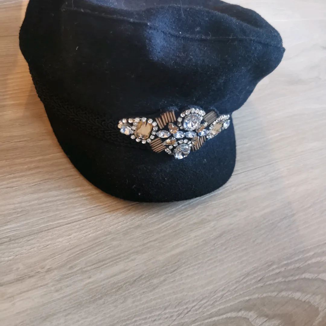 Svart Hatt M. Brem