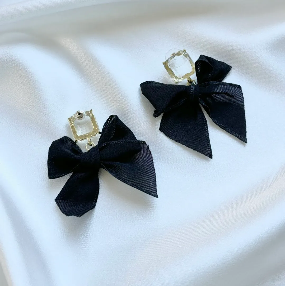 Bow earrings