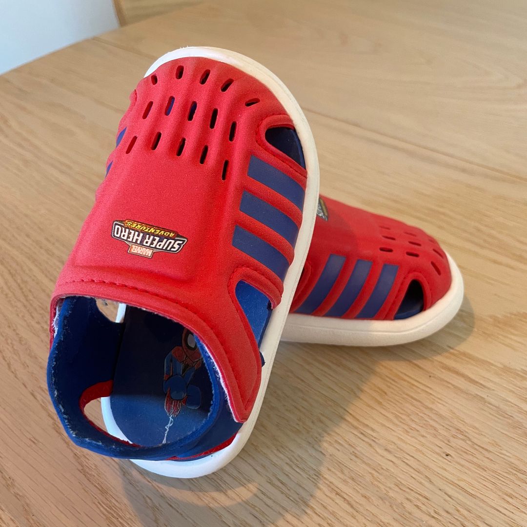 Sandsler fra Adidas