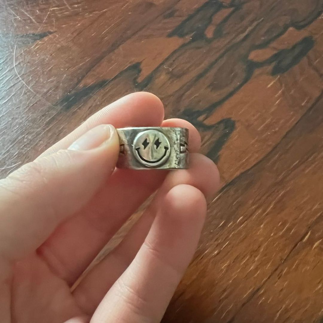 Smiley ring