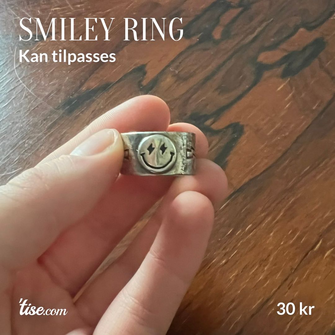 Smiley ring