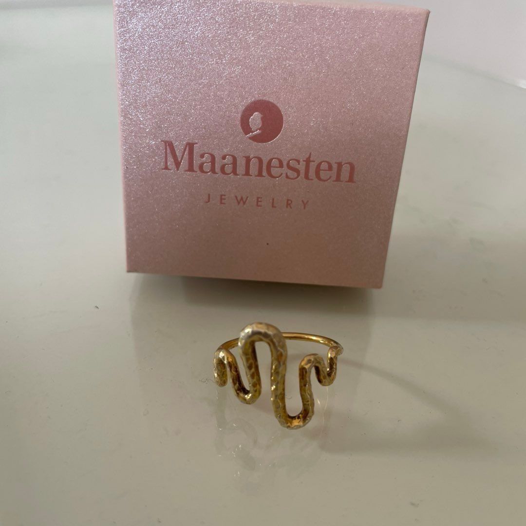 Maanesten ring