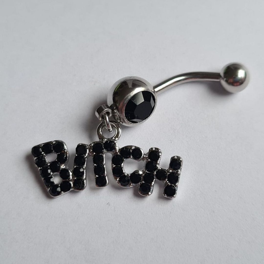 Navlepiercing Bitch