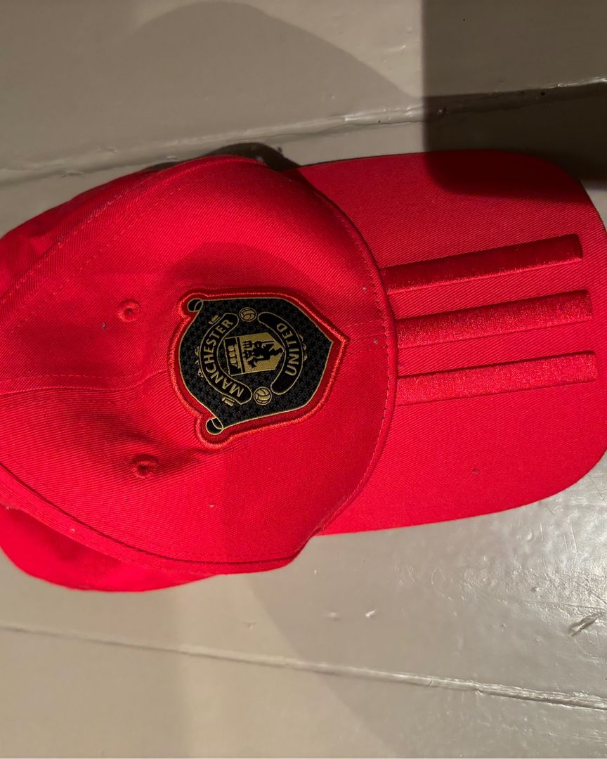 Man United caps