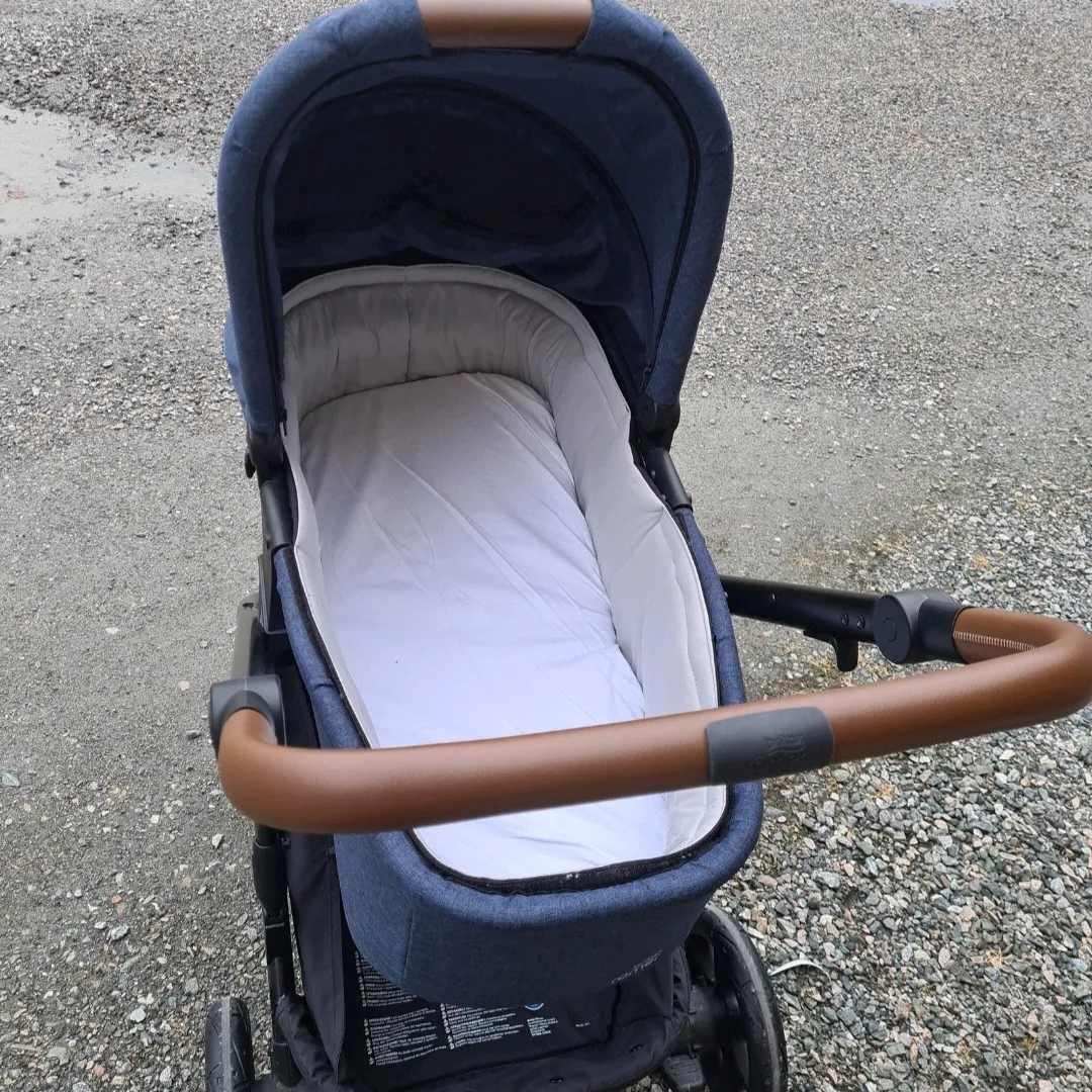 Britax Strider M