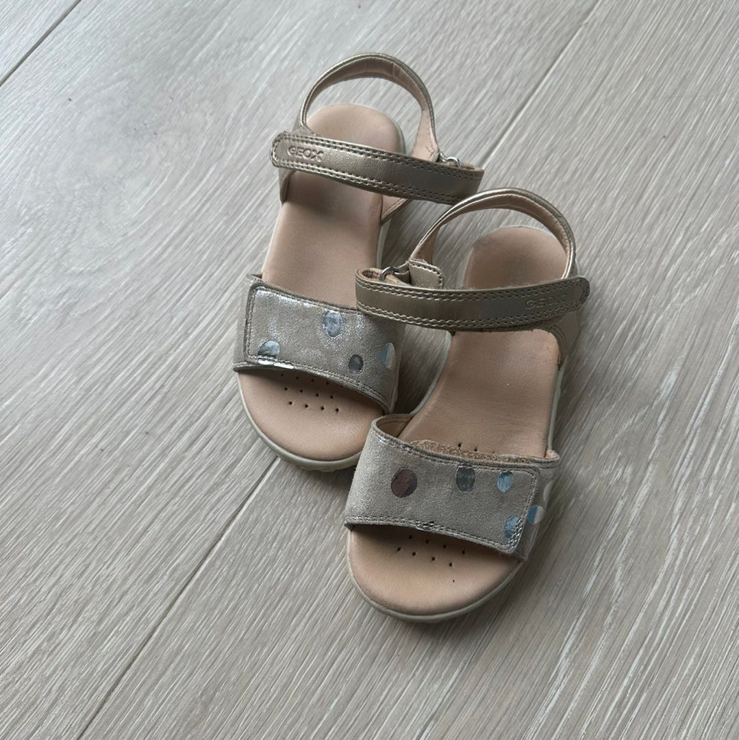 Sandal i skinn