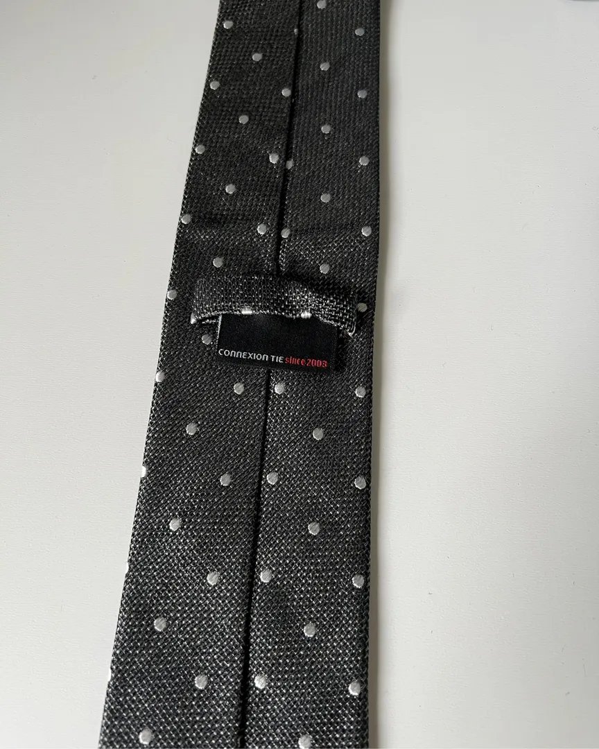 Grey connexion tie