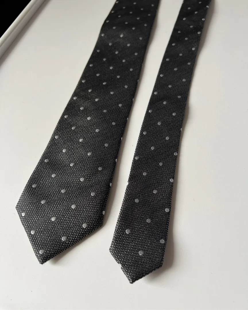 Grey connexion tie