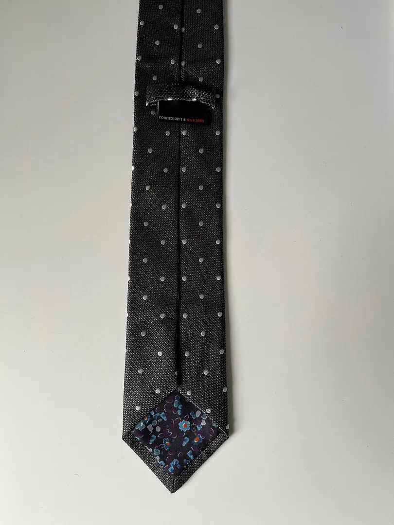 Grey connexion tie