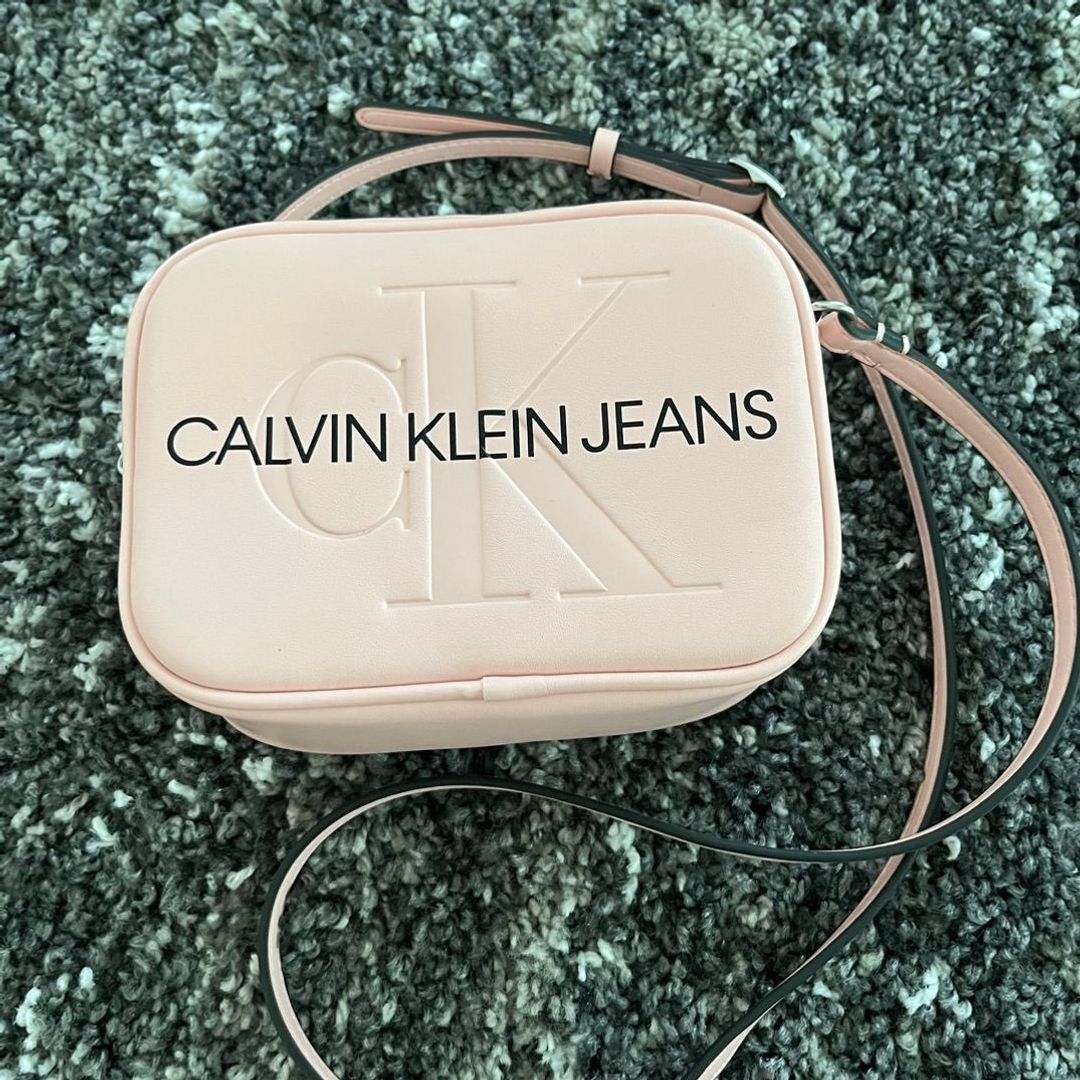 Calvin Klein laukku