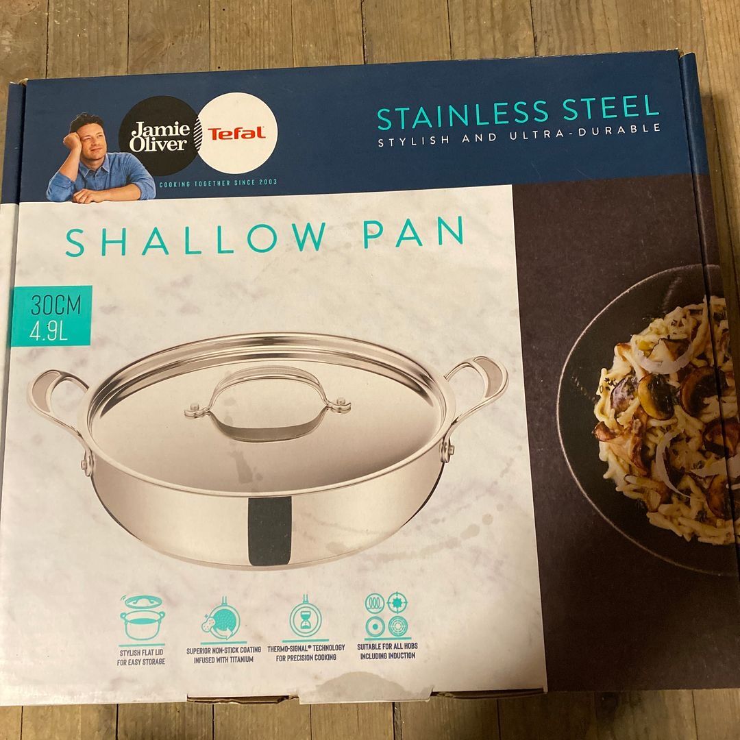 Shallow pan