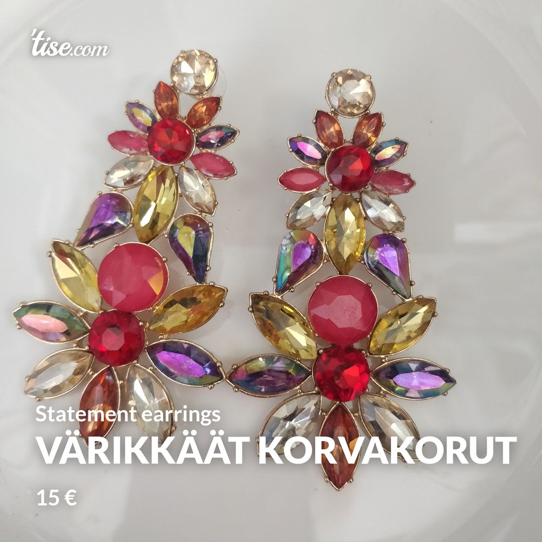 Värikkäät korvakorut