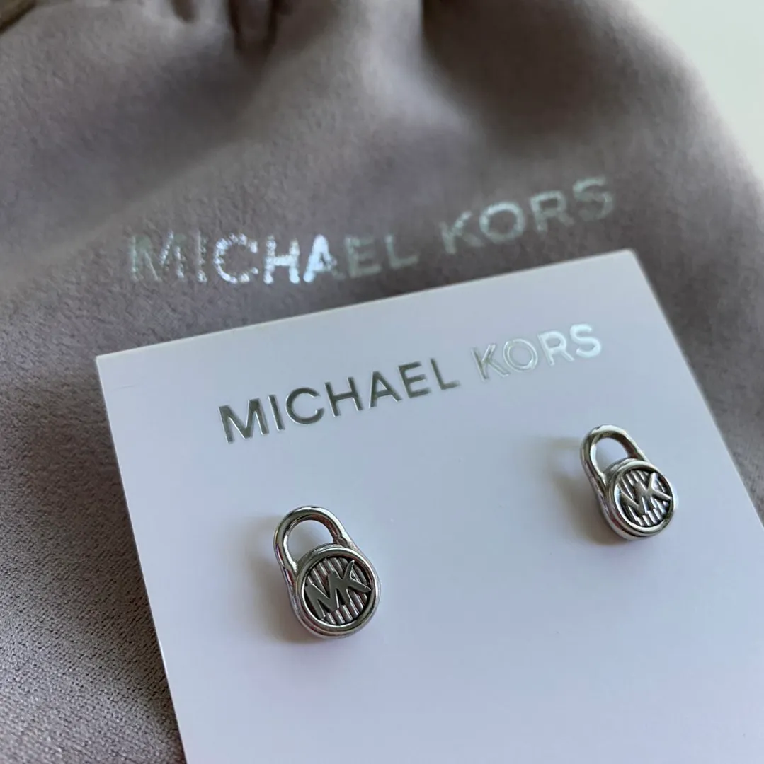 Michael Kors korviks