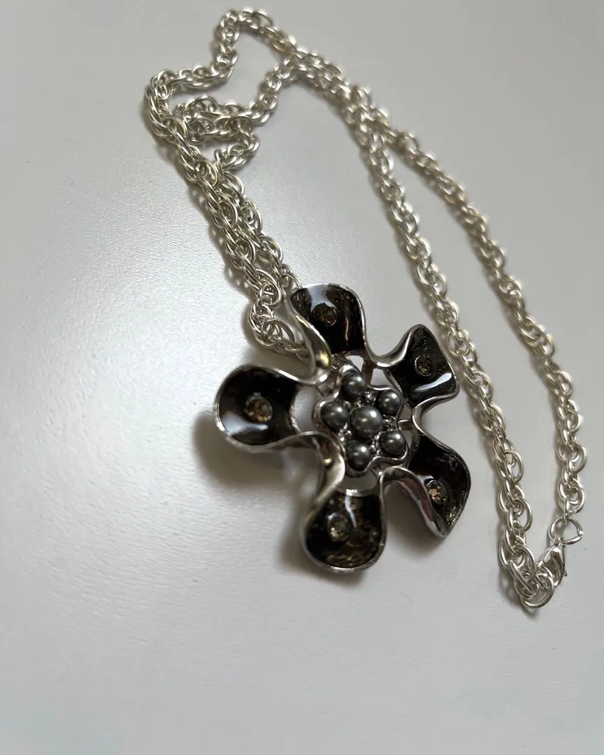 Flower necklace