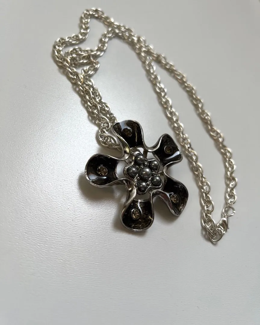 Flower necklace