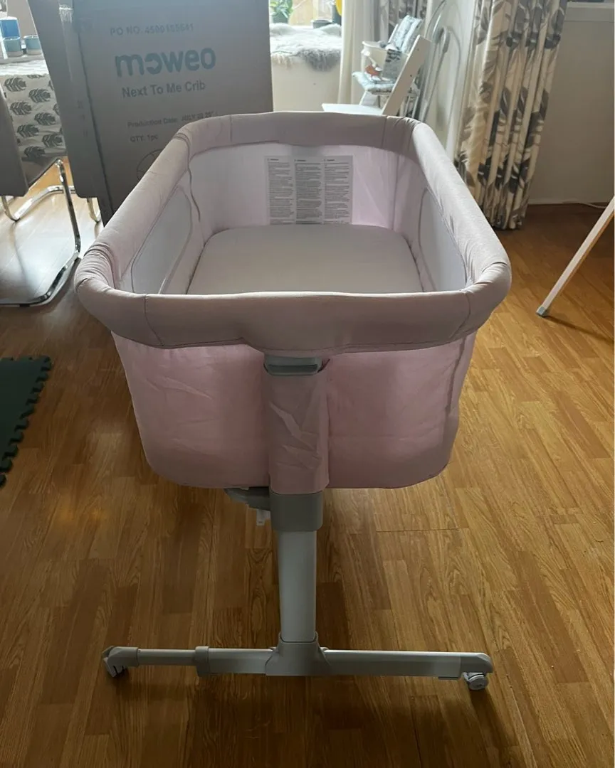 Moweo bedside crib