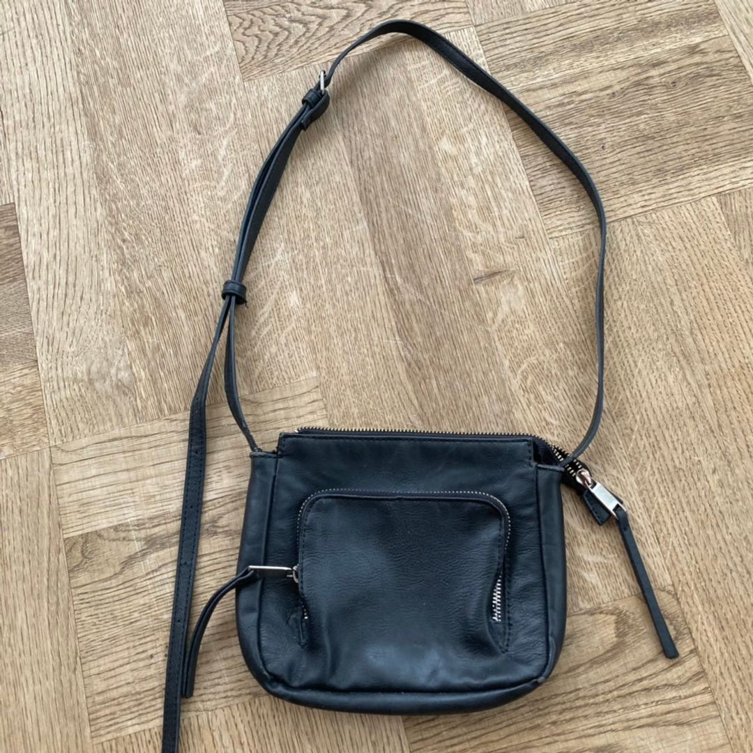 Crossbody bag