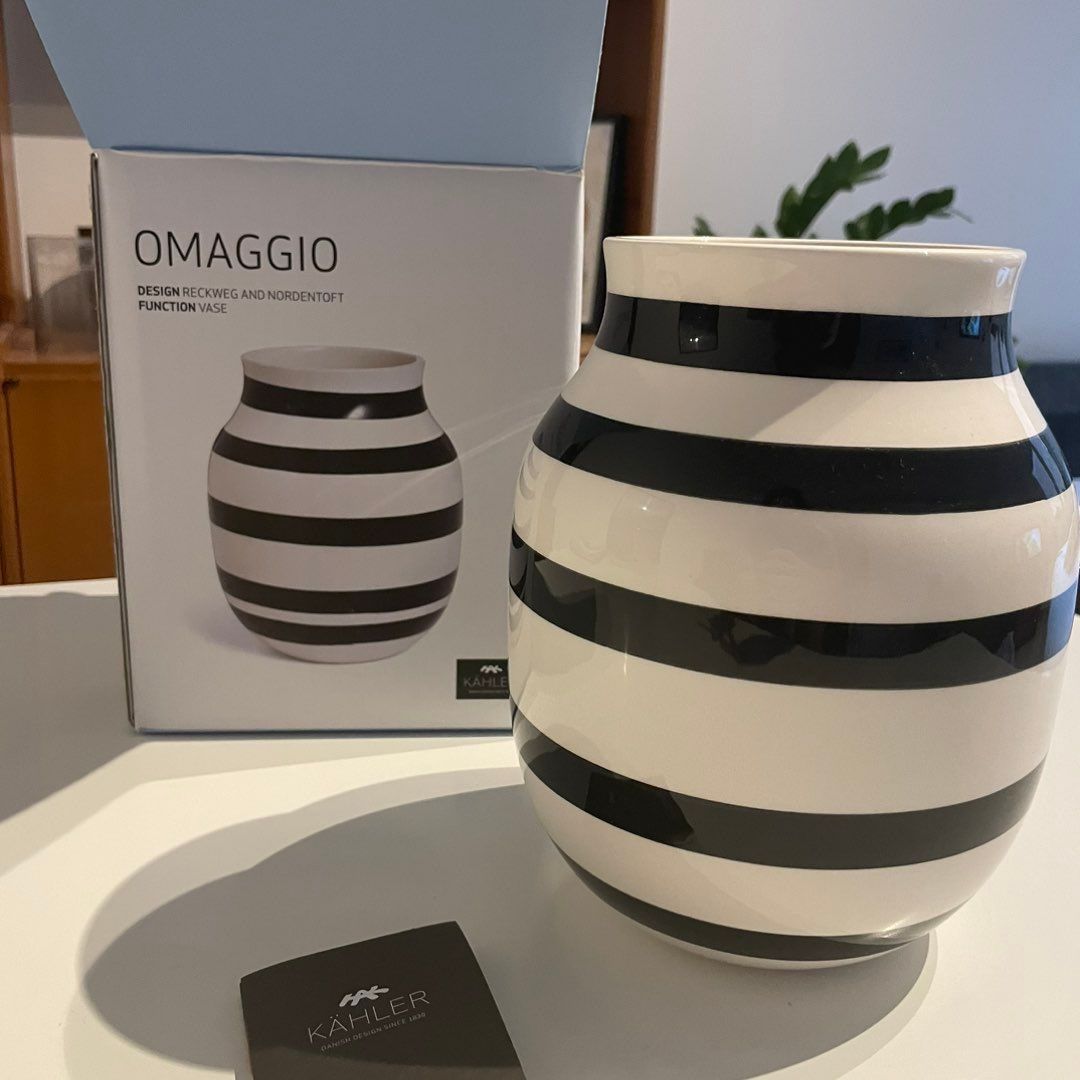 Omaggio vase