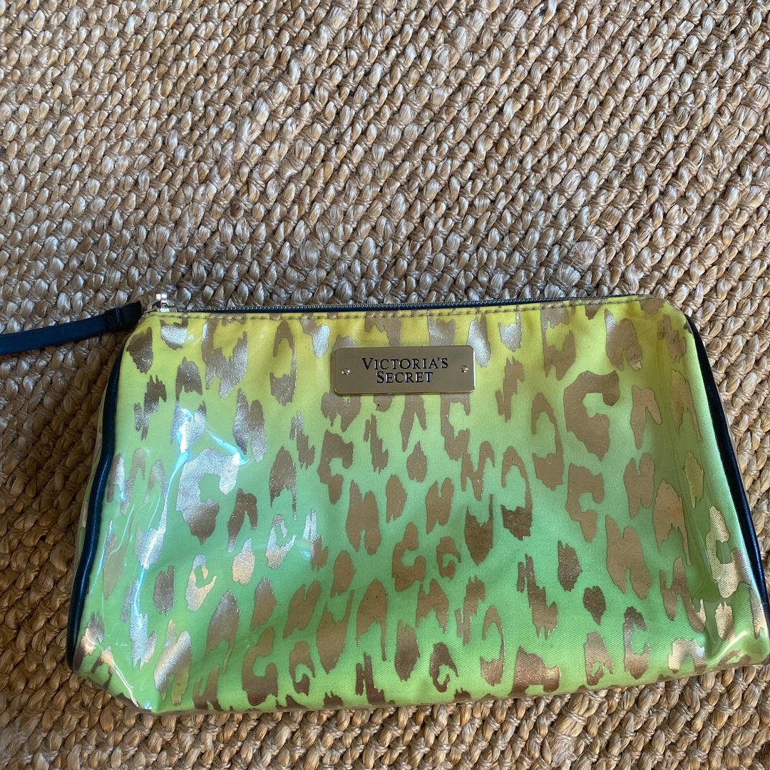 VS cosmetic pouch