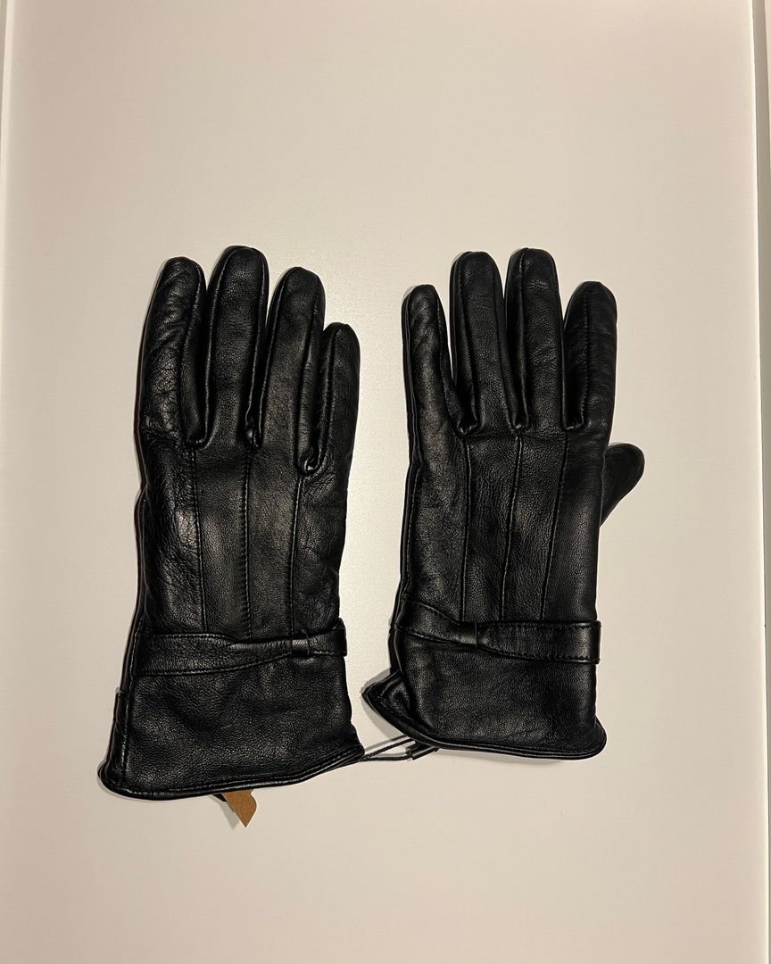 Leather gloves