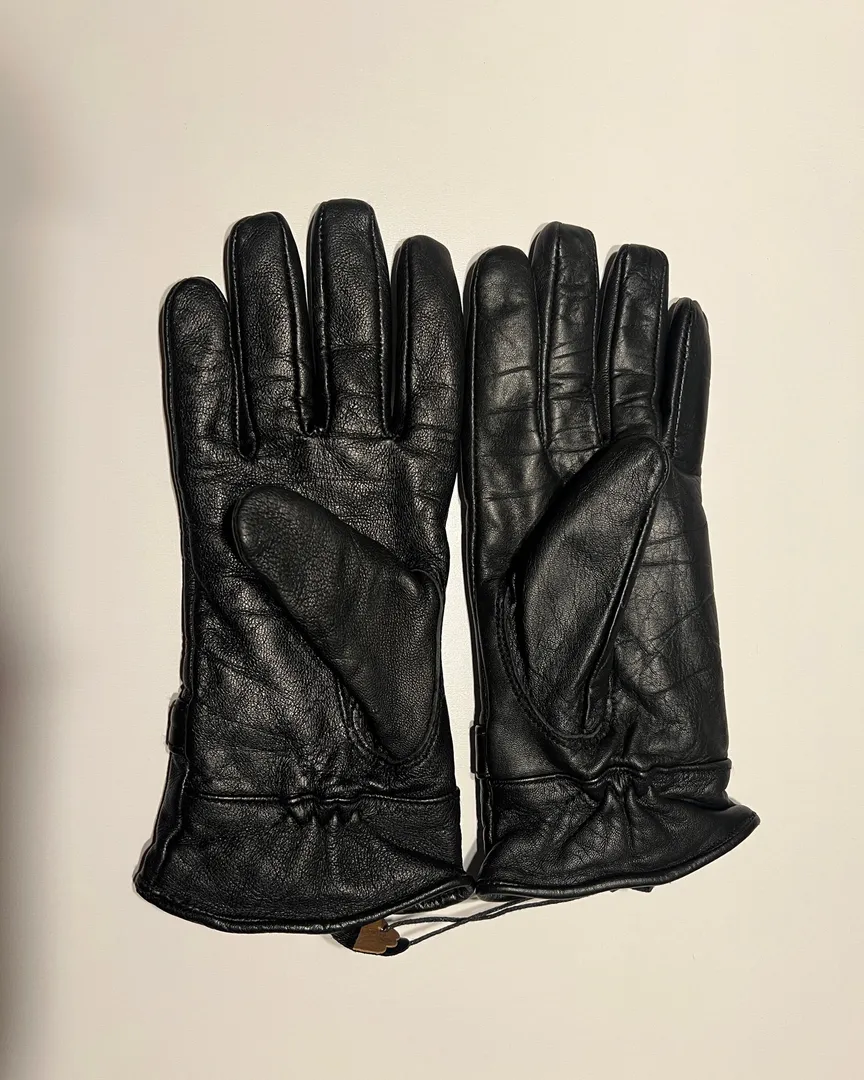 Leather gloves