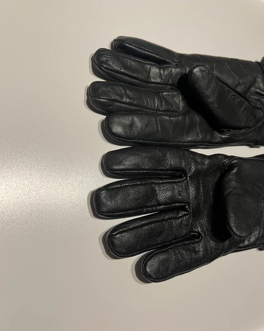 Leather gloves