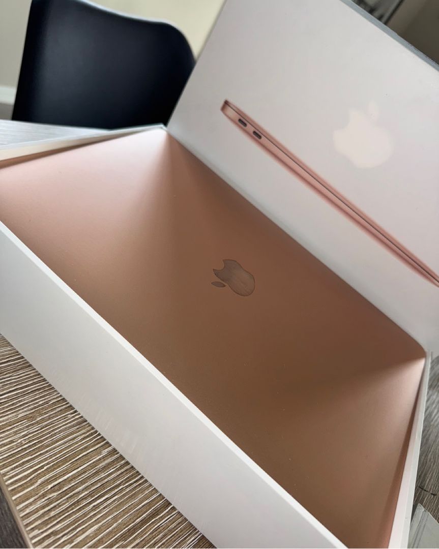 Macbook Air gold