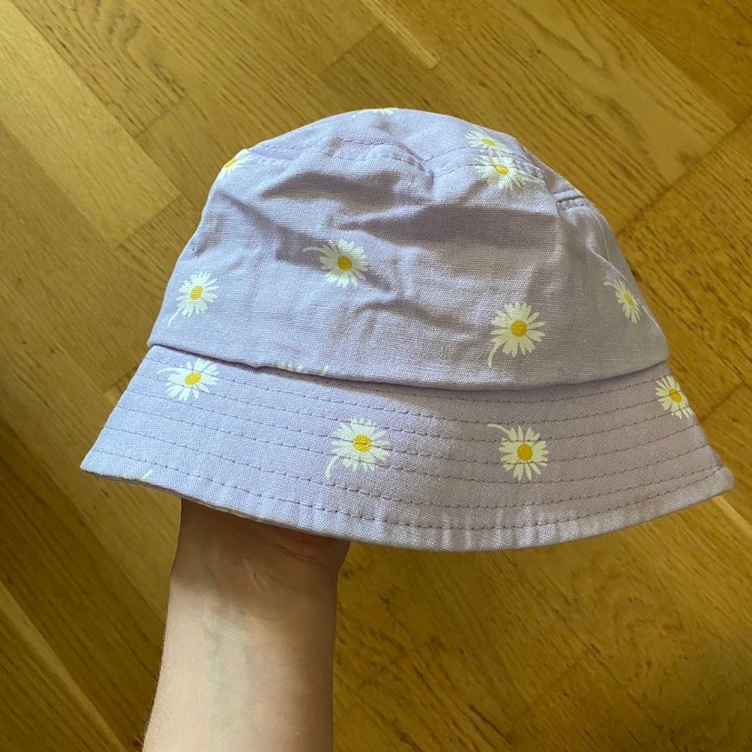 Bucket hat