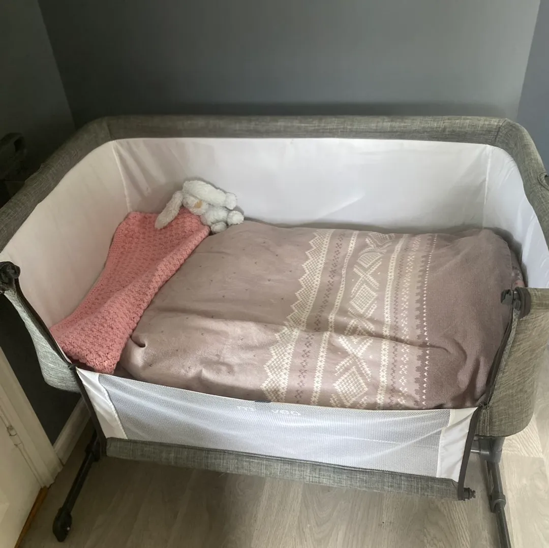 Moweo bedside crib