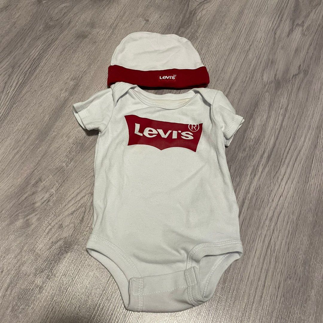 Levi’s body og lue