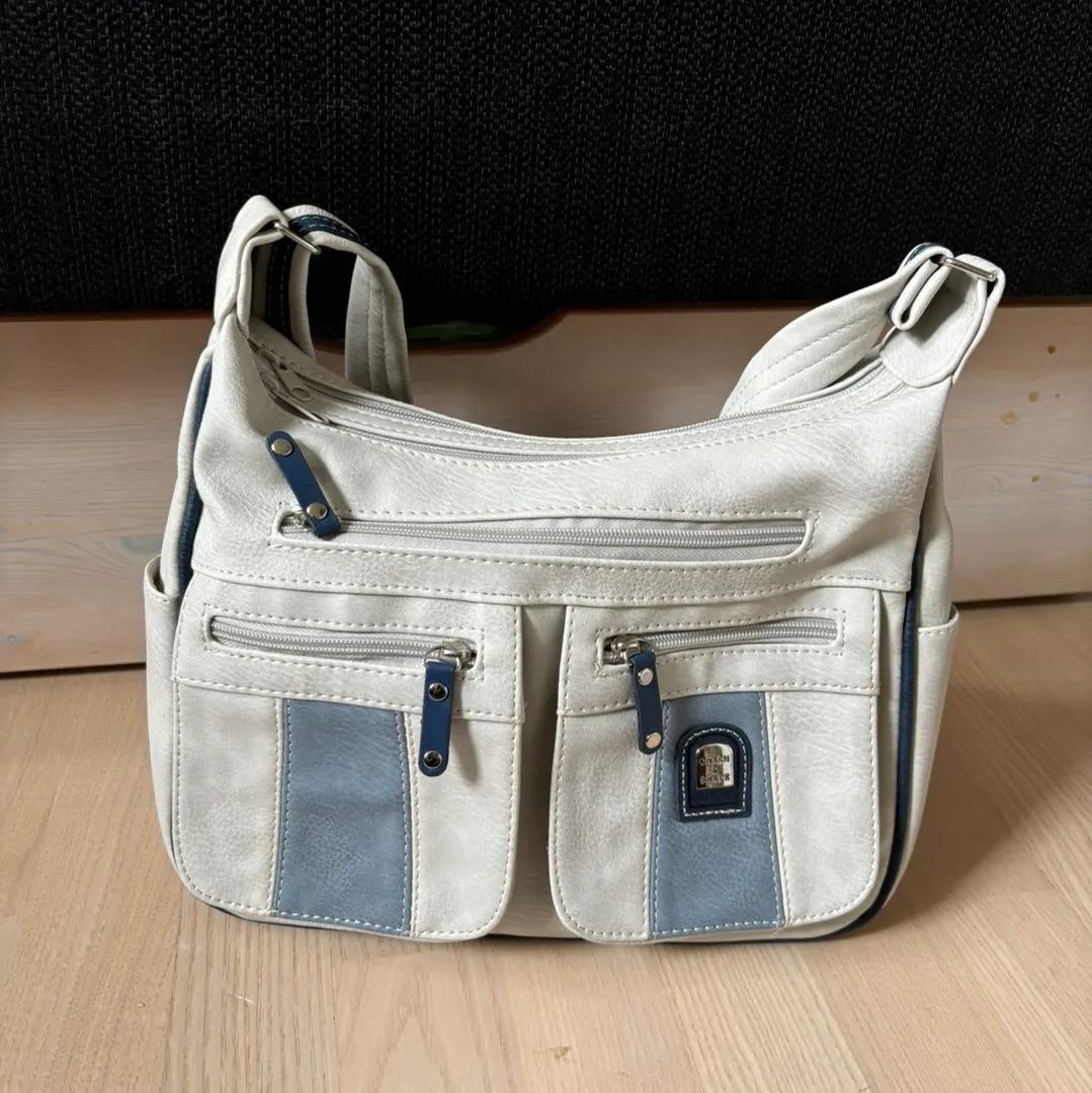 Crossbody taske