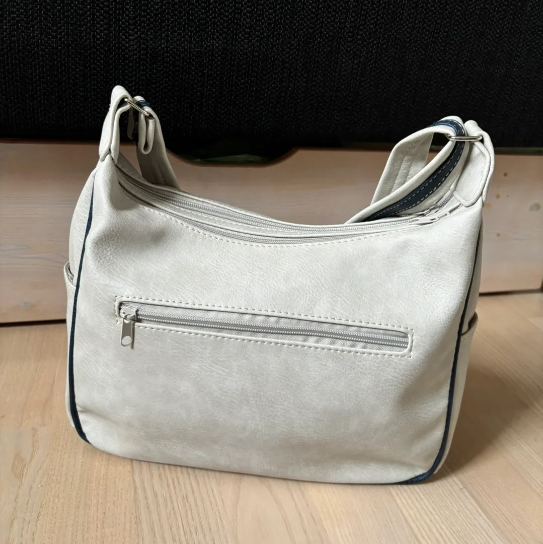 Crossbody taske