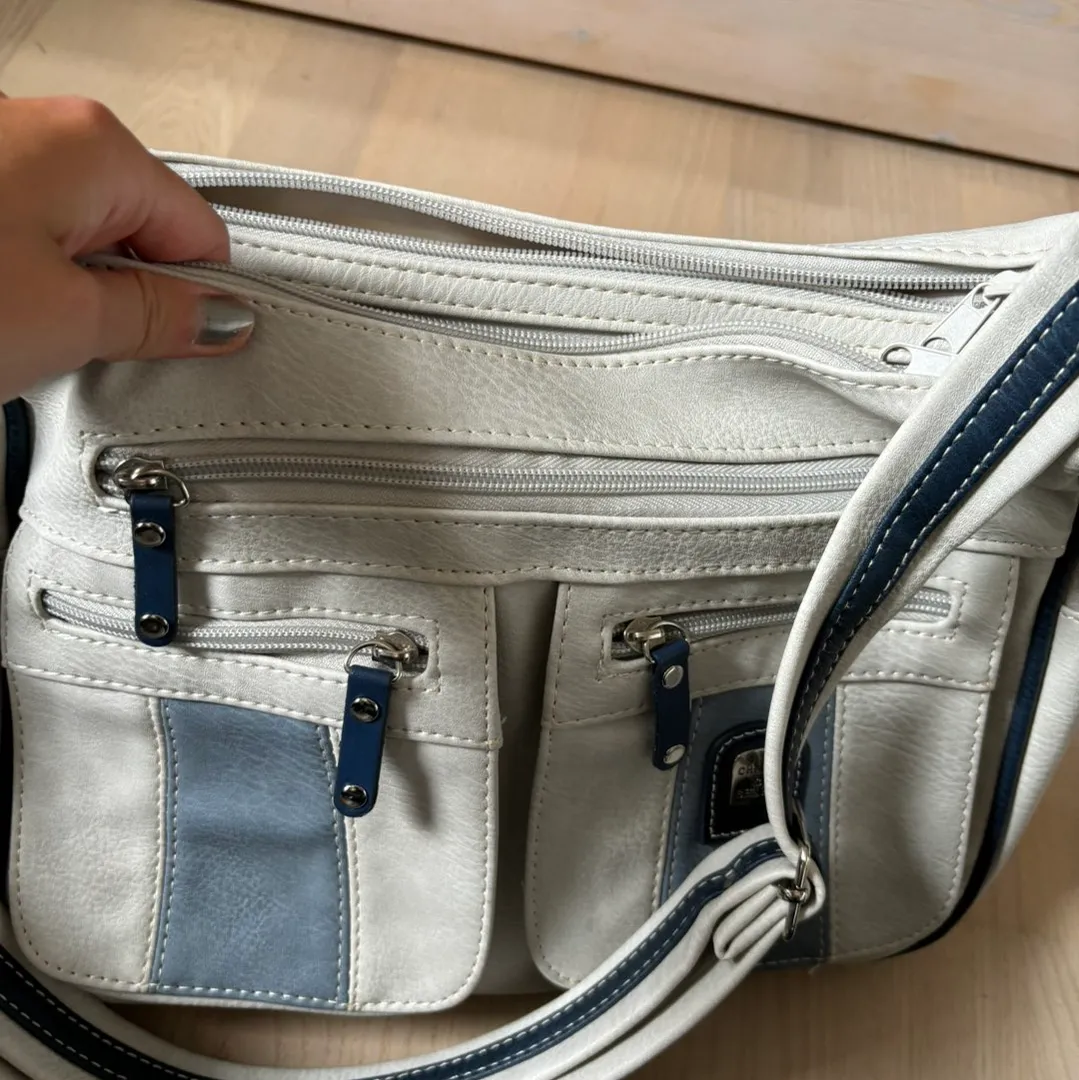 Crossbody taske