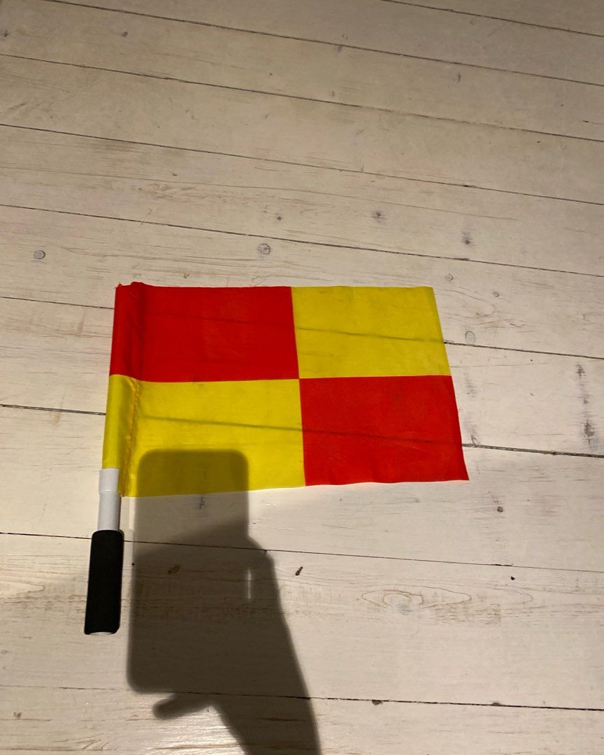 Selger off-side flag