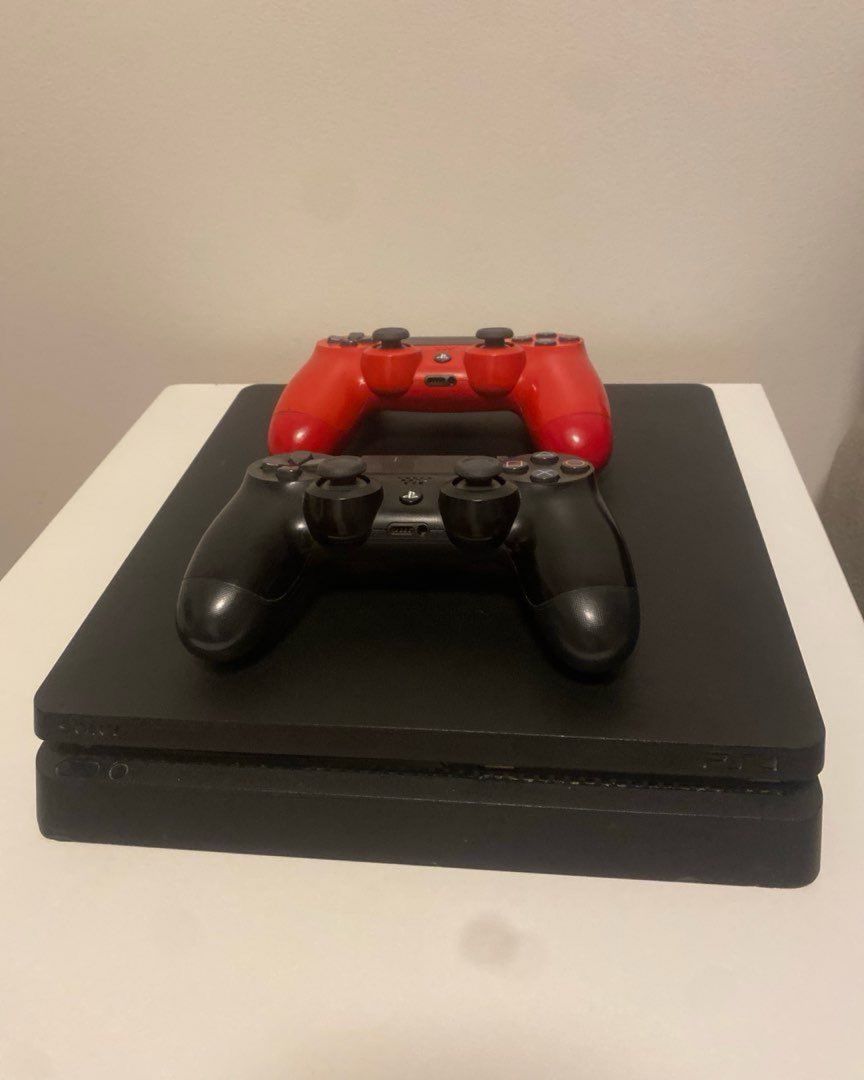 Ps4 plus 2 controll