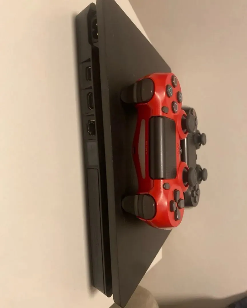 Ps4 plus 2 controll