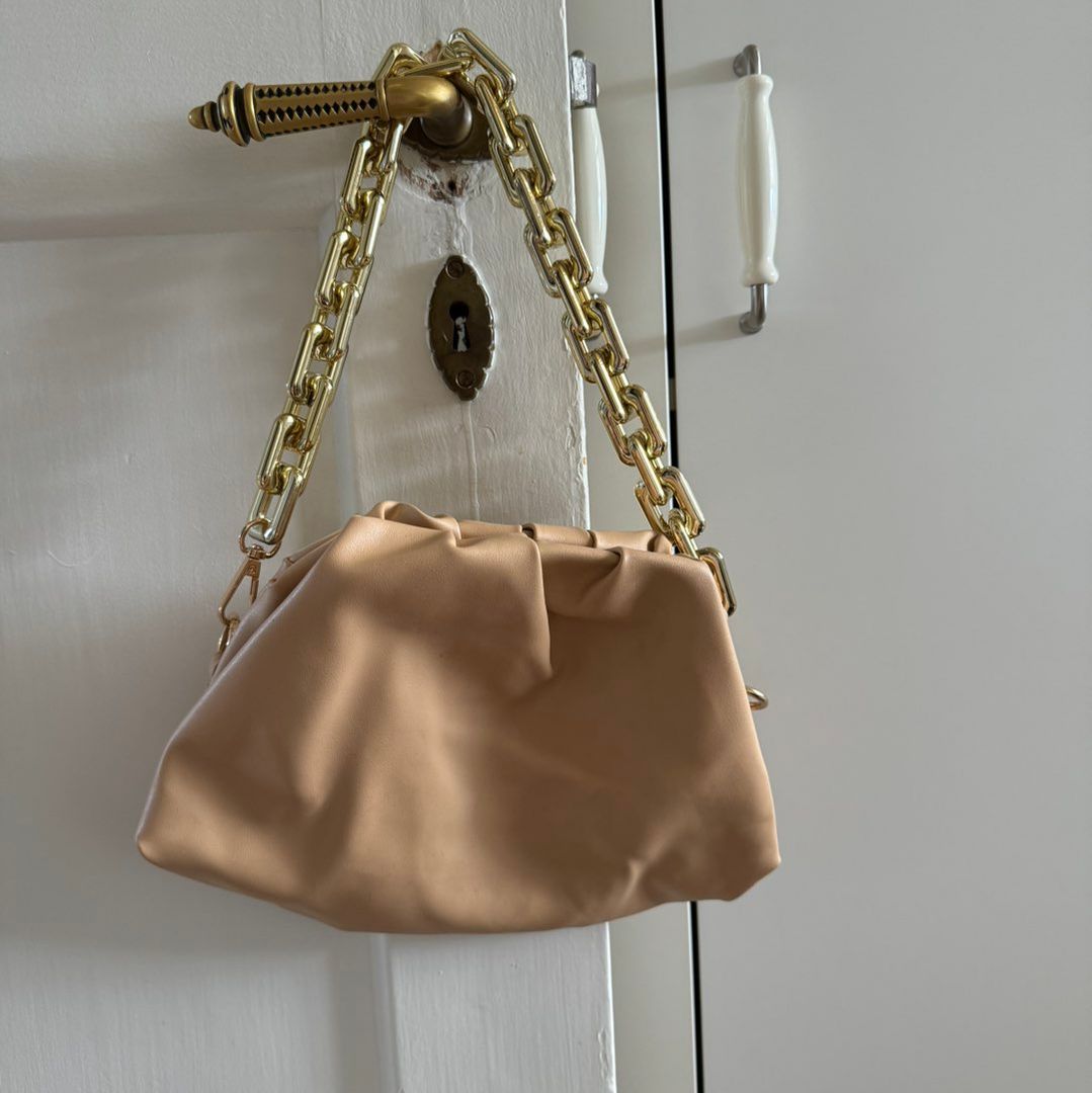 Beige shoulder bag