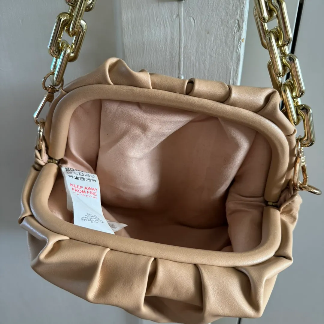 Beige shoulder bag