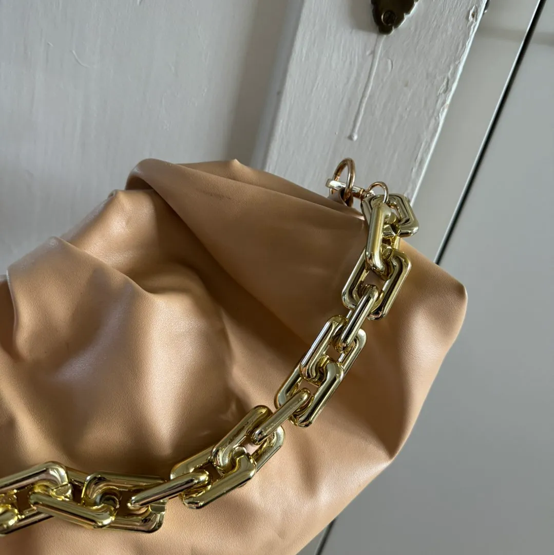 Beige shoulder bag