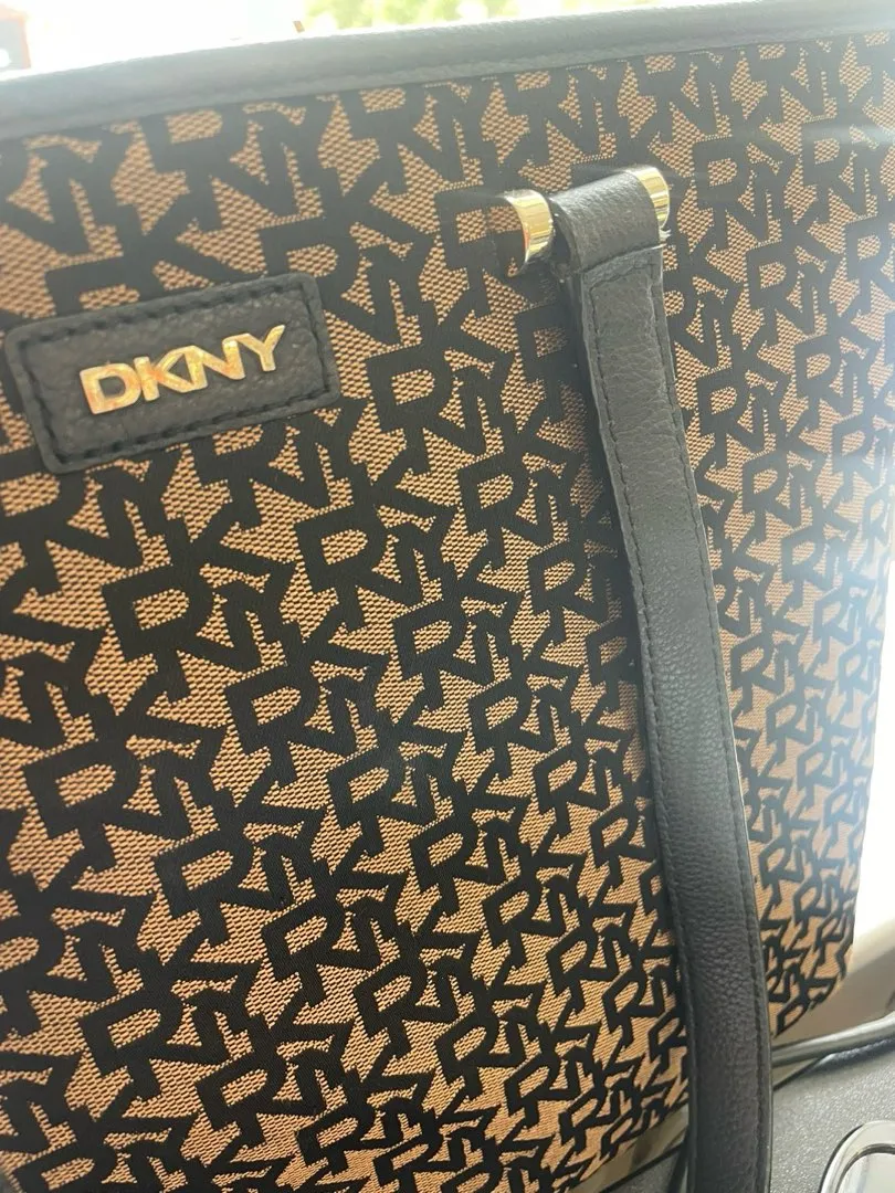 DKNY computer taske