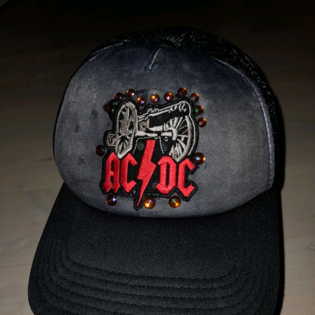 Custom ACDC lippis