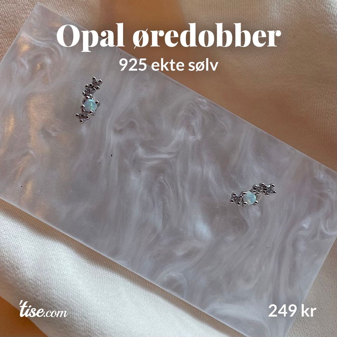 Opal øredobber