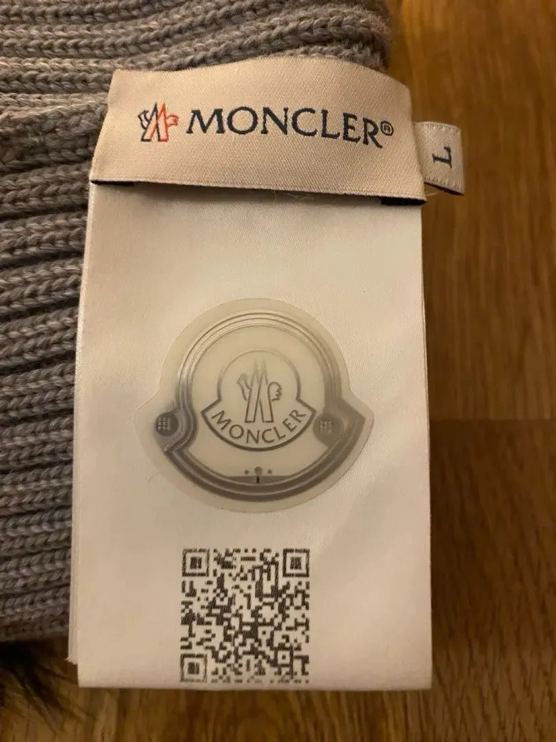 Moncler hue