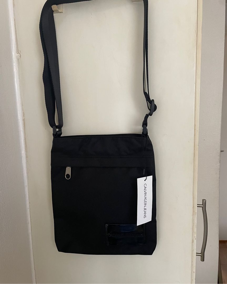 CK sort crossbody