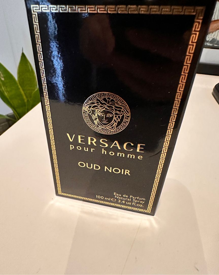 Versace oud noir