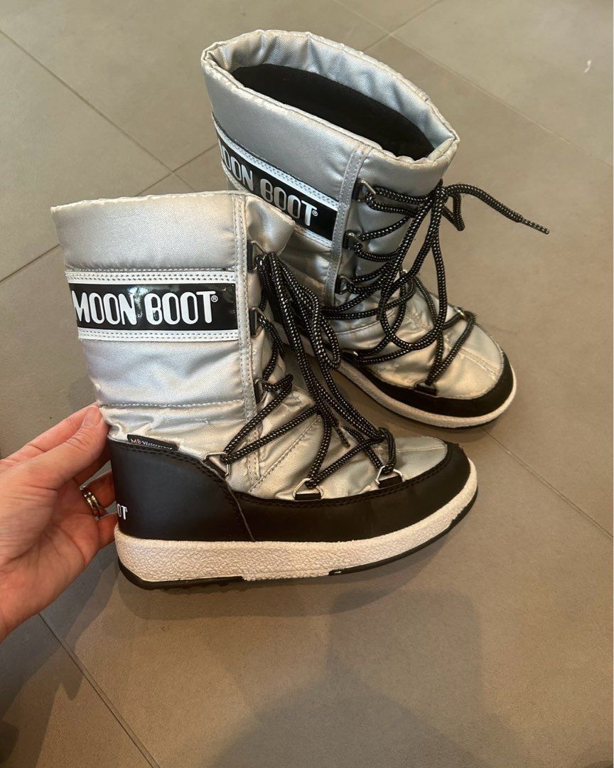 Moon boots