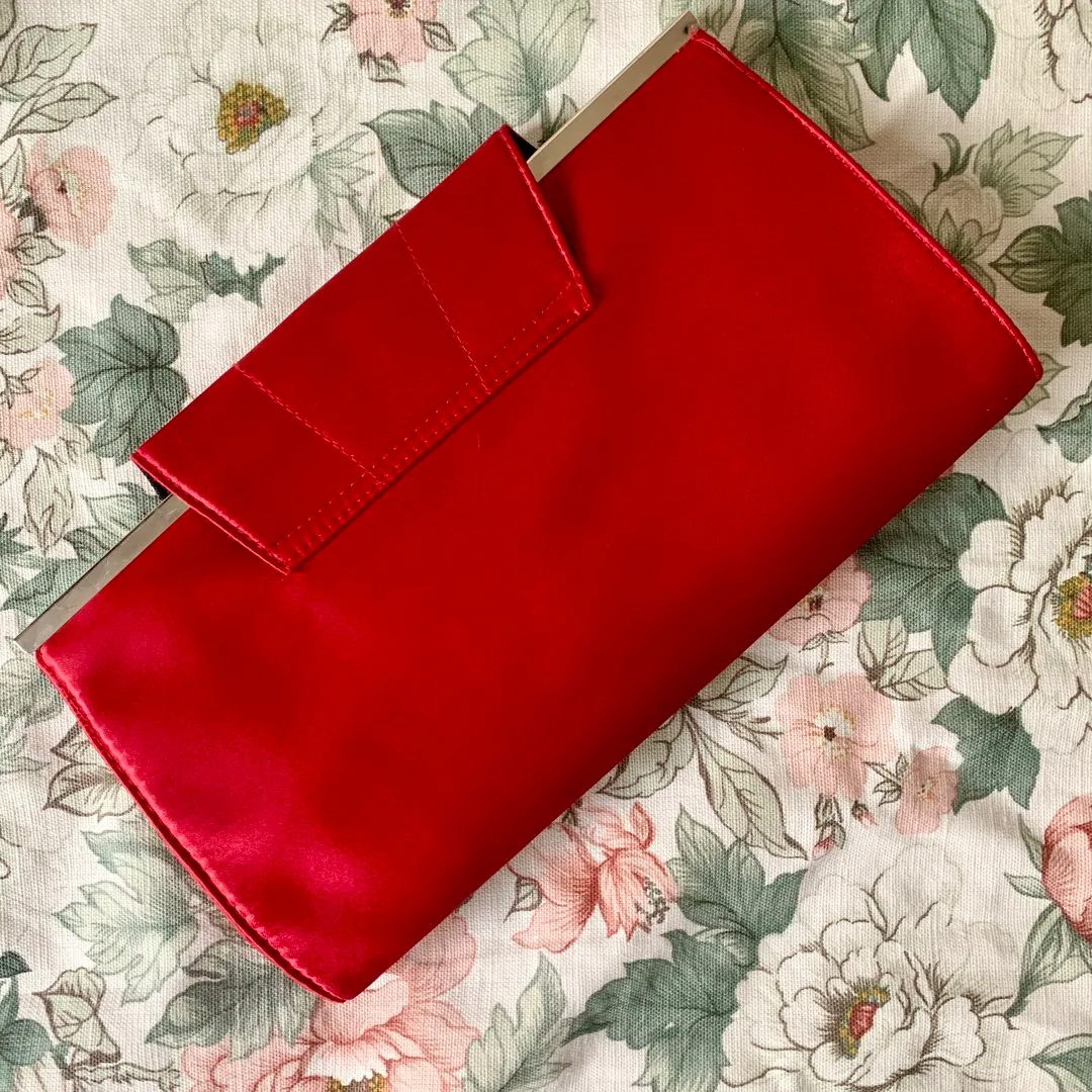 Rød silke clutch