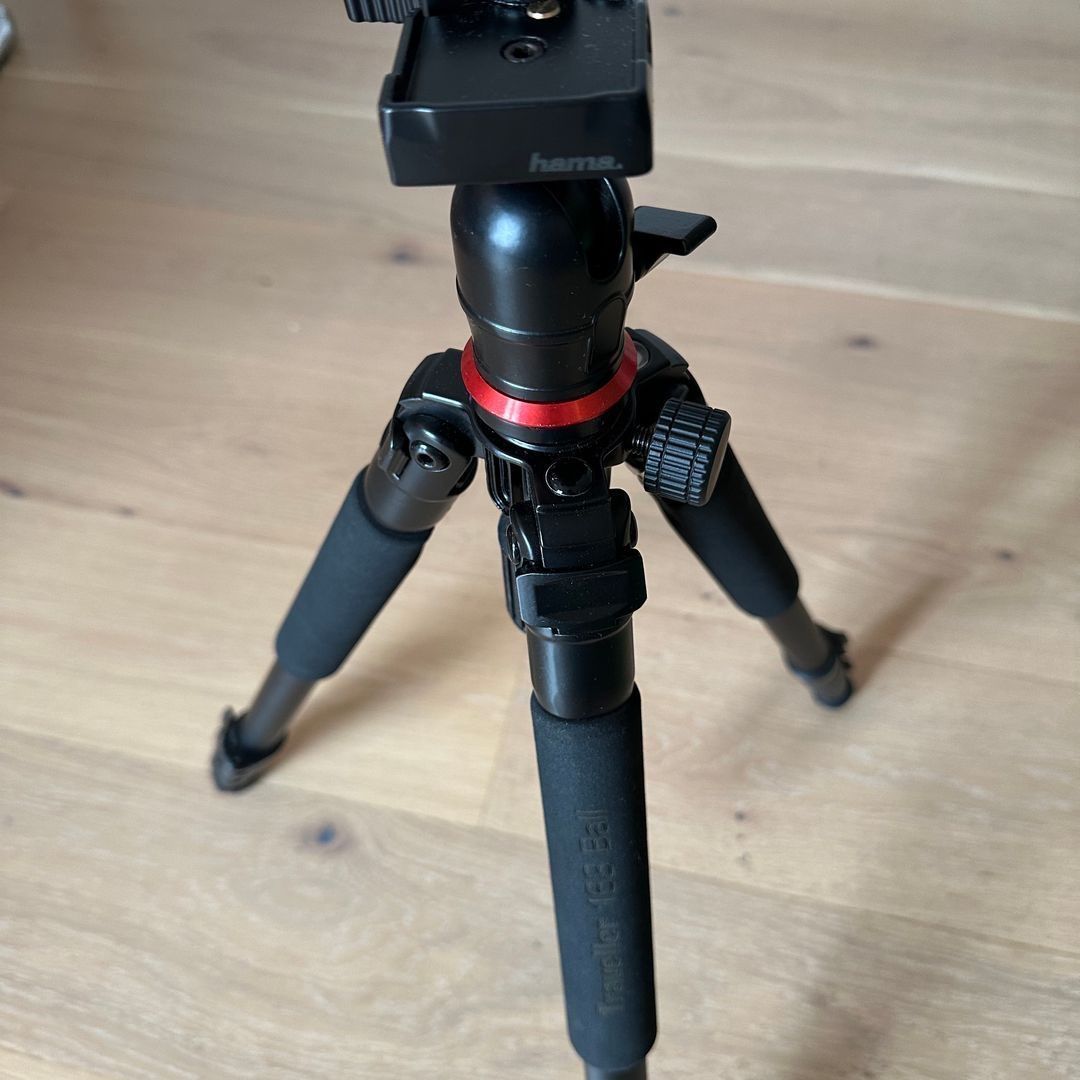 Hama tripod