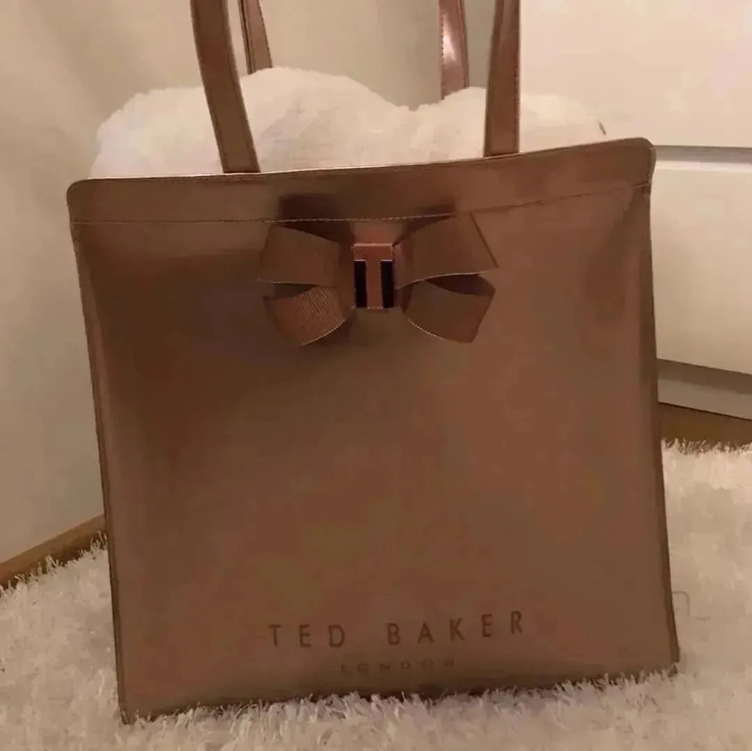 Ted baker laukku